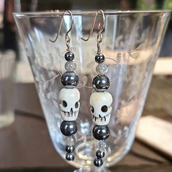 NWT hematite, labradorite beads & carved bone skull earrings Halloween on 24kRG - Picture 3 of 5